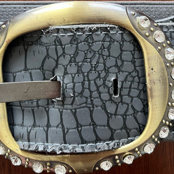 Y2K Gray Belt with Gold Buckle - Picture 4 of 6